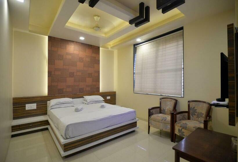 Deluxe Szoba, Radhe Krishna