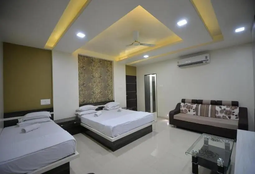 Deluxe Kolmen Hengen Huone, Radhe Krishna