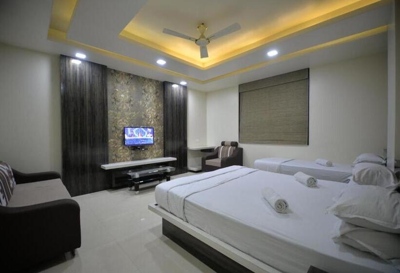 Háromágyas Deluxe Szoba, Radhe Krishna