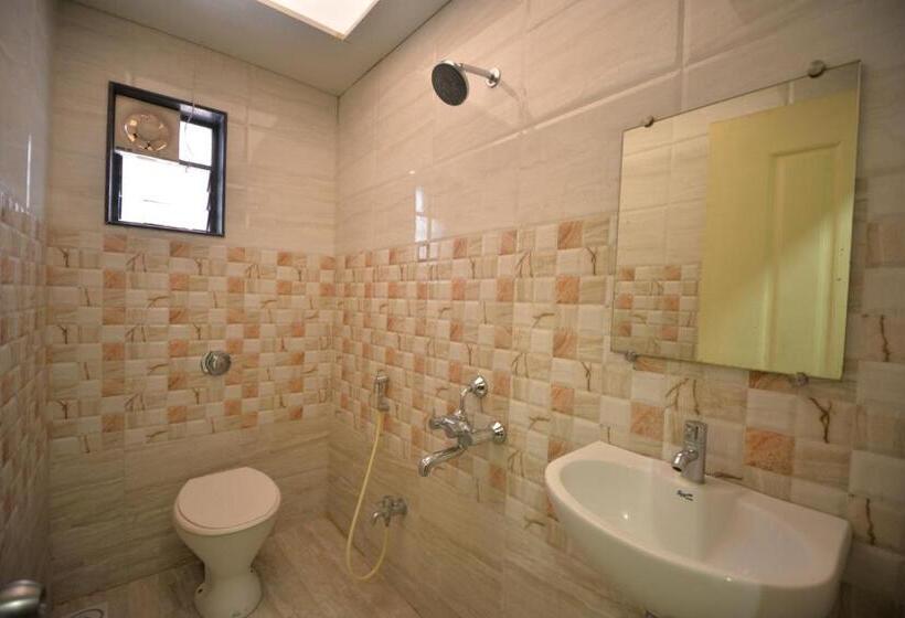 デラックスファミリールーム, Radhe Krishna