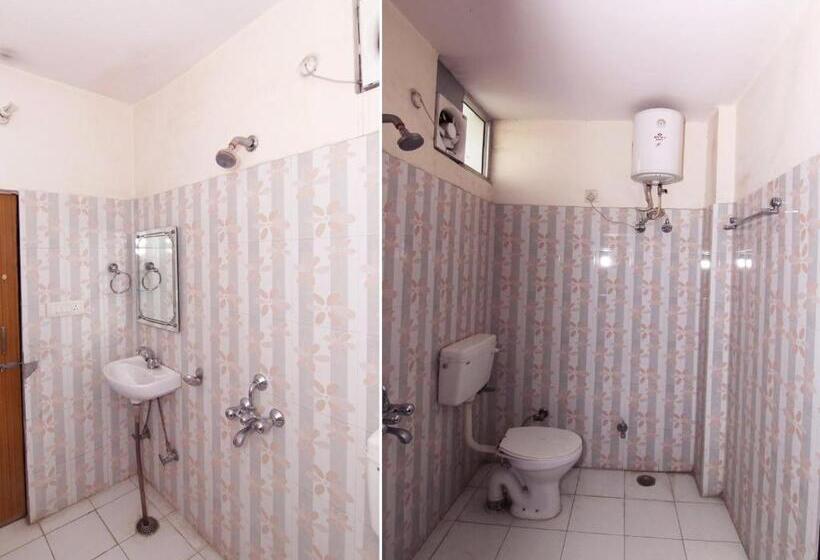 اتاق استاندارد با تخت بزرگ, Capital O Hotel Shantila Inn