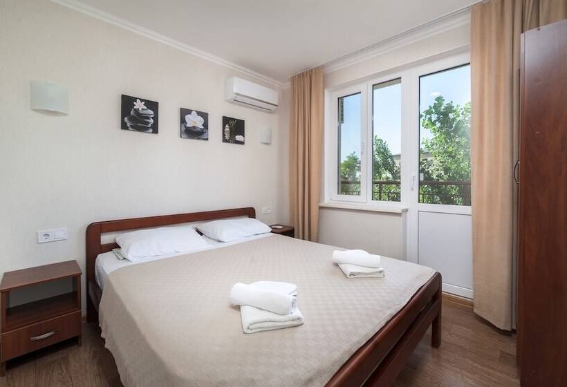 سوئیت جونیور خانوادگی, Pansionat Nikolaev