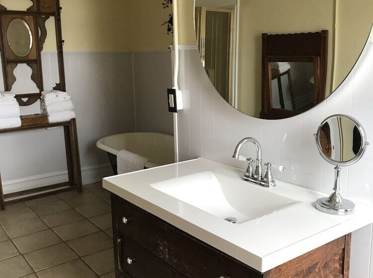 جناح ديلوكس, Garza