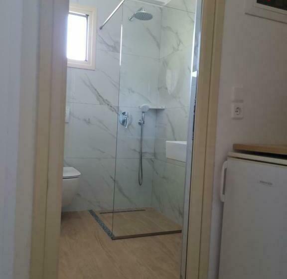 Cameră Triplă Clasică, Foti Rooms