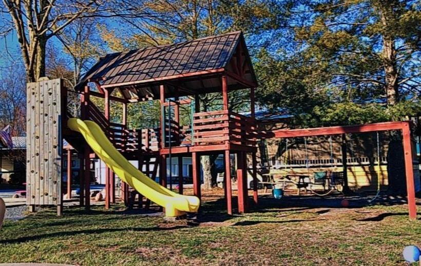 חדר סטנדרט עם מיטת קינג, Timber Pointe Resort