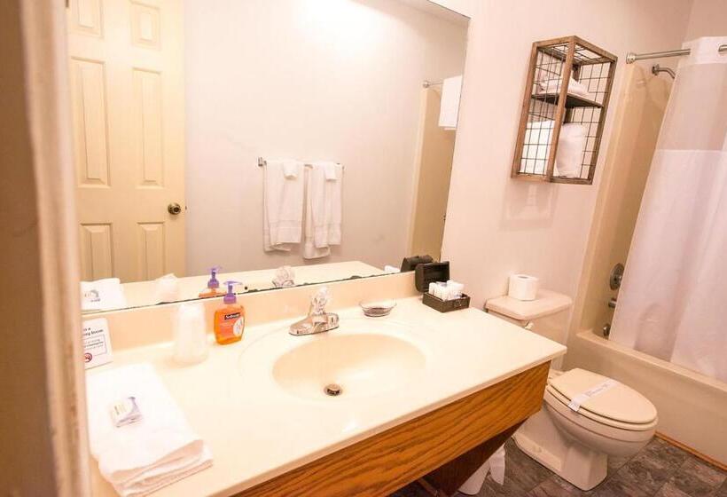 חדר סטנדרט עם מרפסת, Timber Pointe Resort