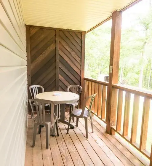 バルコニー付きスタンダードルーム, Timber Pointe Resort