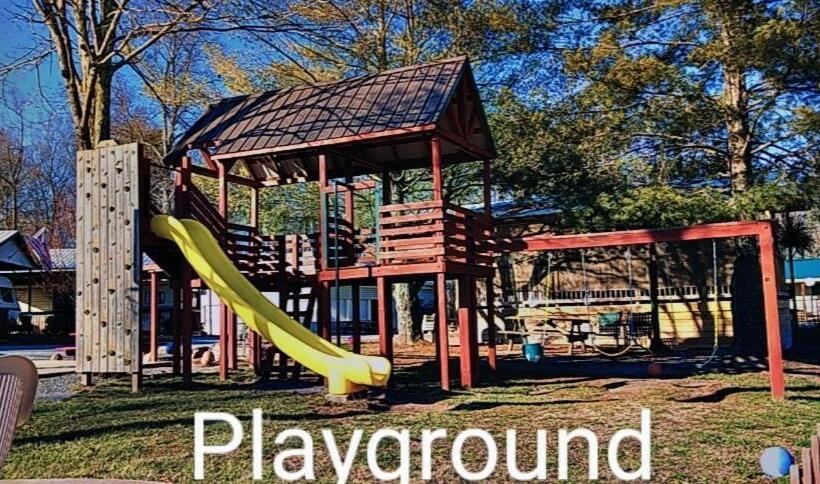 חדר סטנדרט עם מרפסת, Timber Pointe Resort