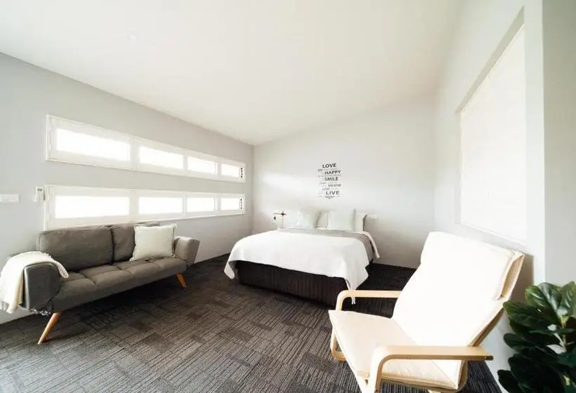 Deluxe-studio, Lakeview Hideaway