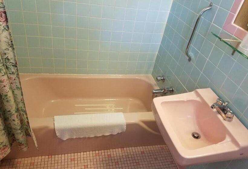 四人标准间, Melody Motor Lodge