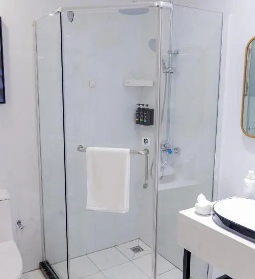 سوییت, Harmony Hotel Kampala