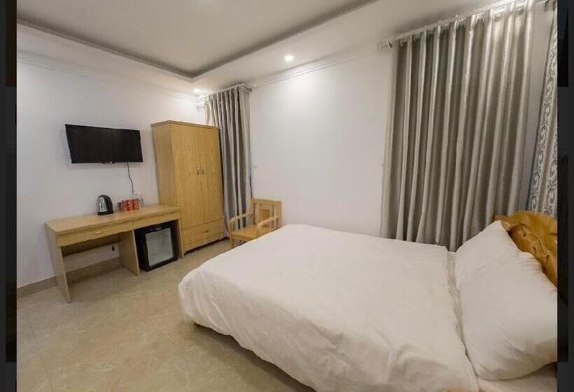 اتاق اکونومی, Oriana Villa