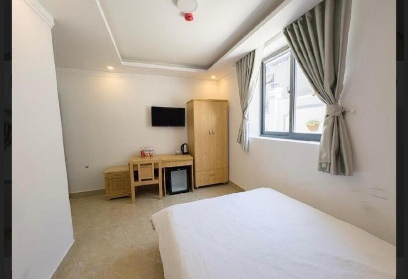اتاق اکونومی, Oriana Villa
