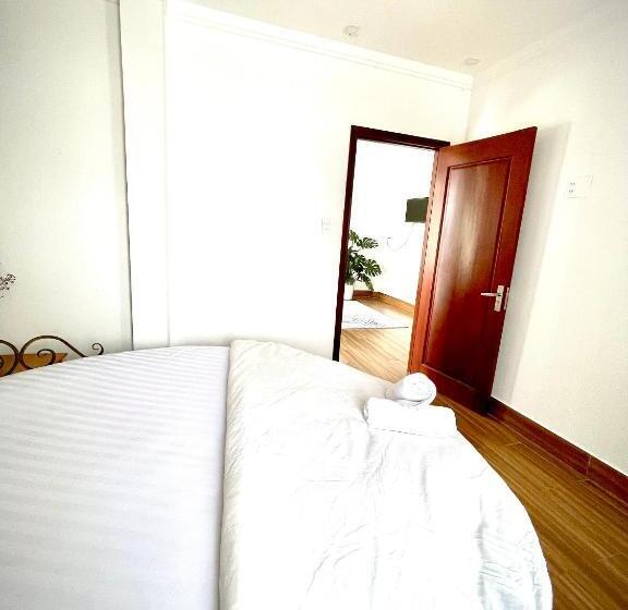 اتاق لوکس, Oriana Villa