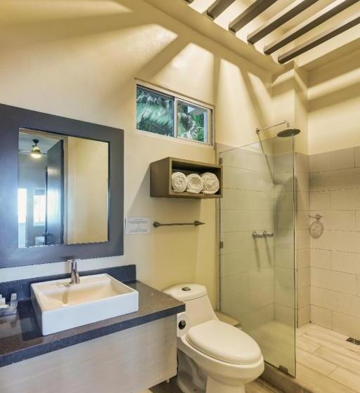 标准三人间, Pargos