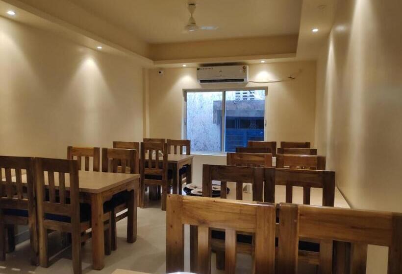 اتاق خانوادگی, Petal