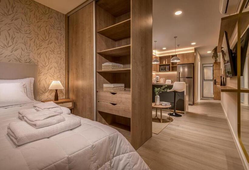 استودیوی لوکس, Houze Stay & Residences By Ava