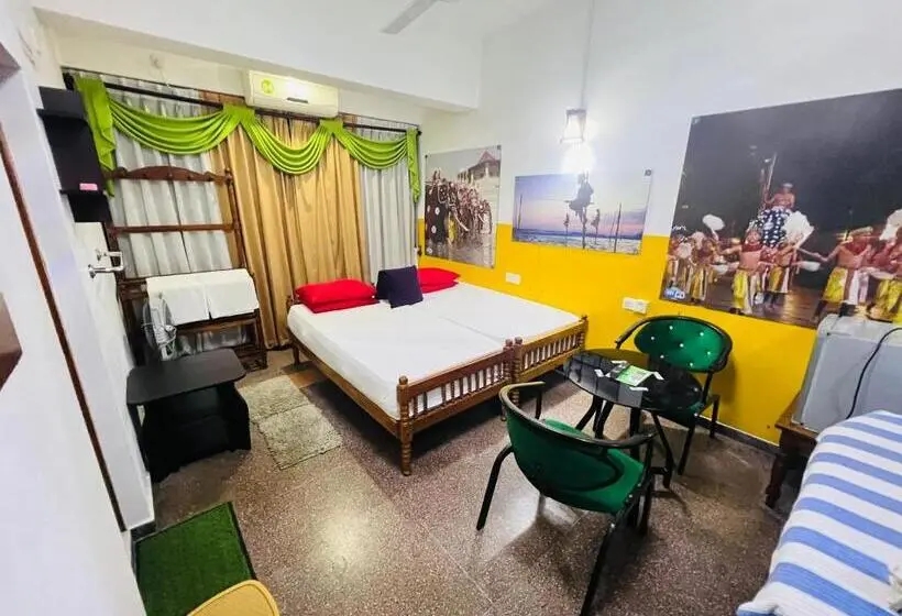 デラックスルーム, Senathilaka Guest Inn