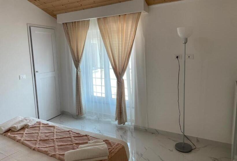 Quarto Estandar, Real Home