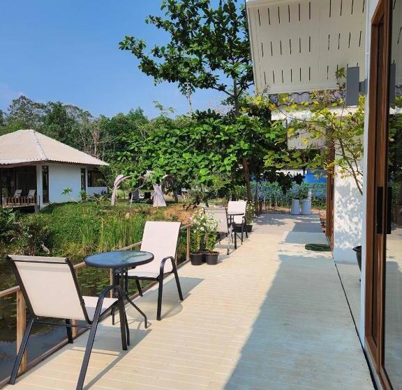 带大床的标准间, The Duck Cafe And Resort