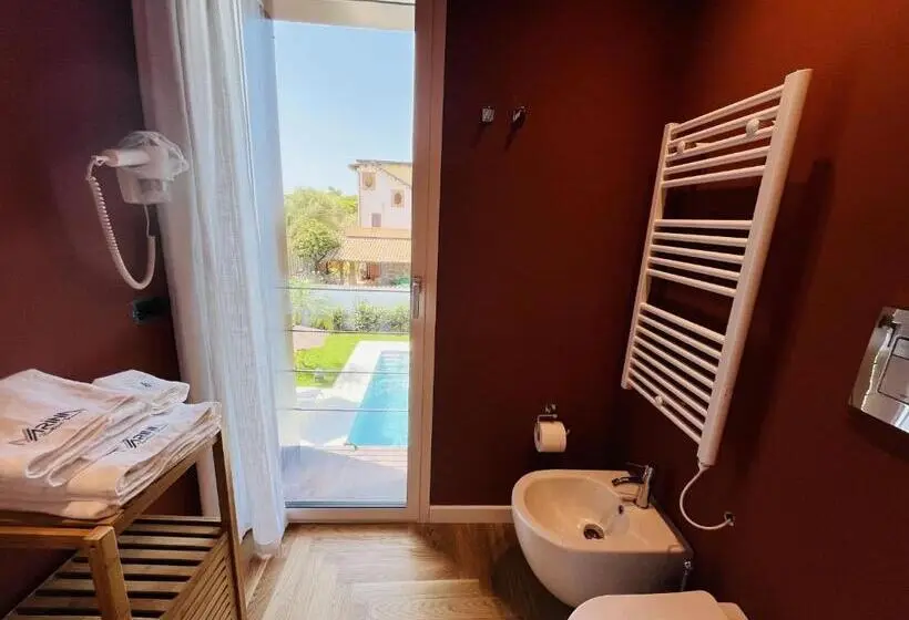 バルコニー付きデラックスルーム, Marina Boutique Rooms