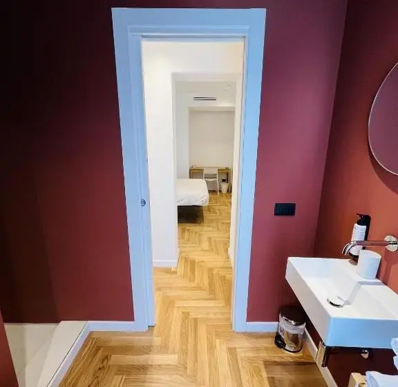 バルコニー付きデラックスルーム, Marina Boutique Rooms