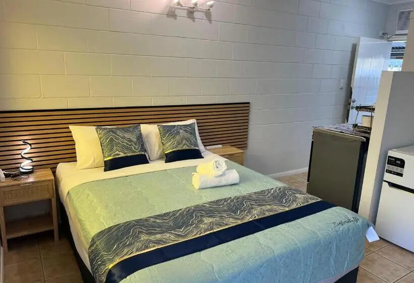 デラックススイート, Innisfail Riverfront Motel