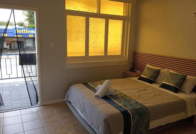 디럭스 스위트, Innisfail Riverfront Motel