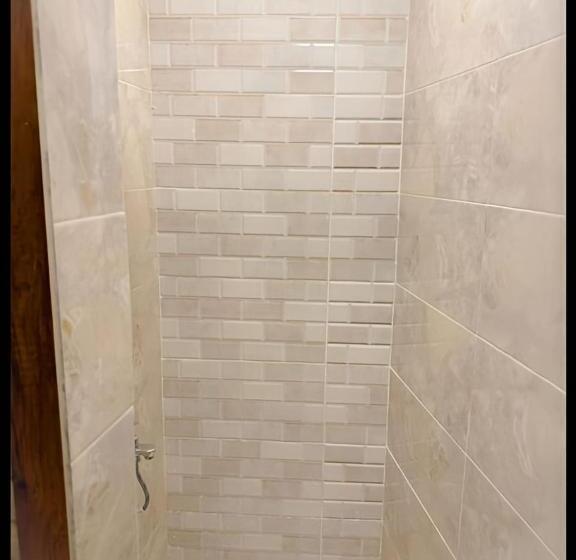 سوئیت با بالکن, Pyramid