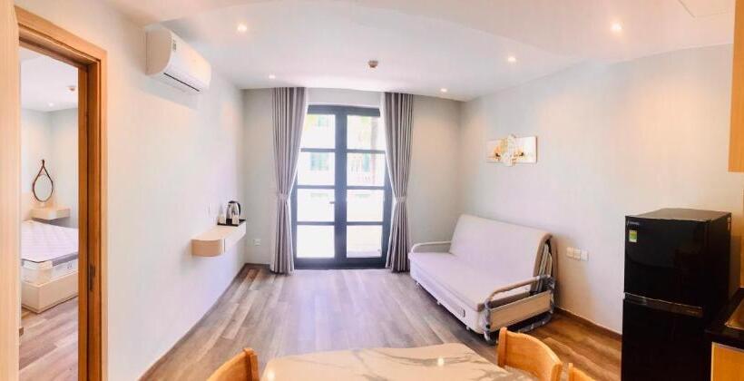 استودیو استاندارد با چشم‌انداز استخر, Queen Ht Phú Quốc