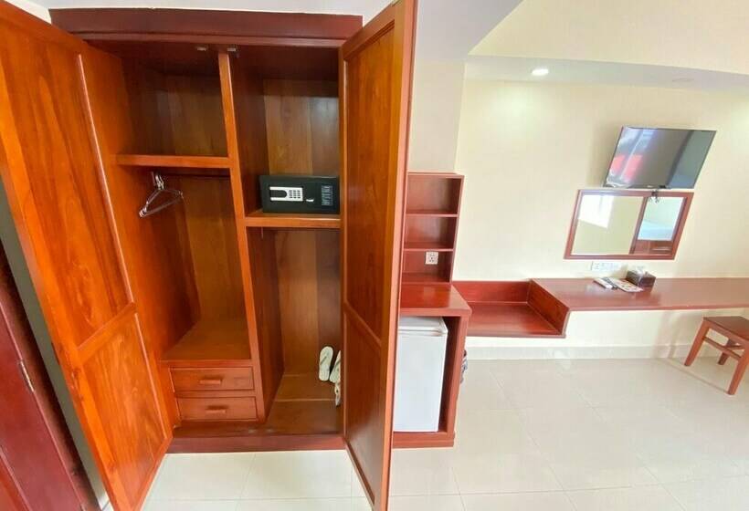 Deluxe Room, Centrana