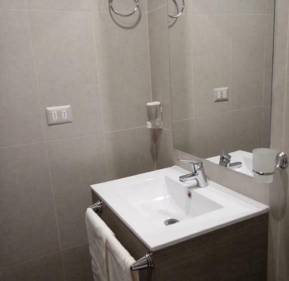 Quarto Estandar Individual, Elisa Cole