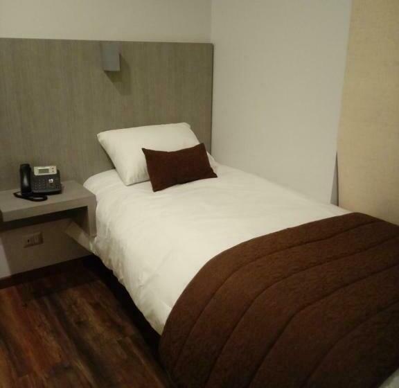 Quarto Estandar Individual, Elisa Cole