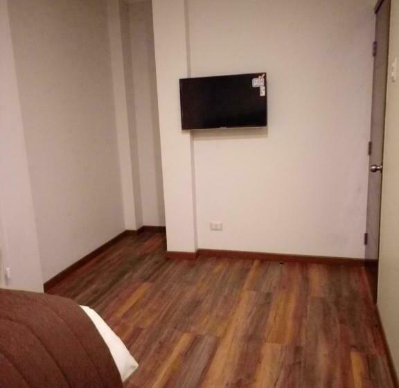 Quarto Estandar Individual, Elisa Cole