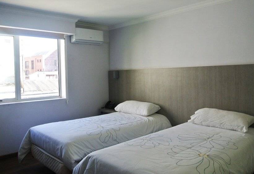 Quarto Estandar, Elisa Cole