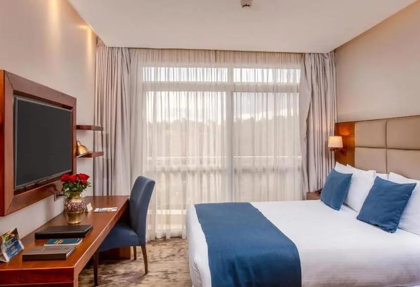バルコニー付きデラックスルーム, Golden Tulip Canaan Kampala