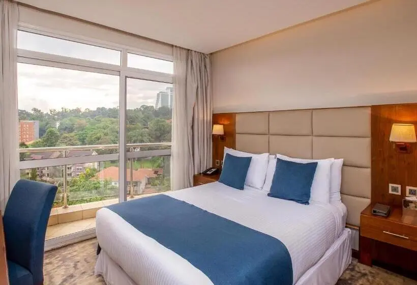 バルコニー付きデラックスルーム, Golden Tulip Canaan Kampala