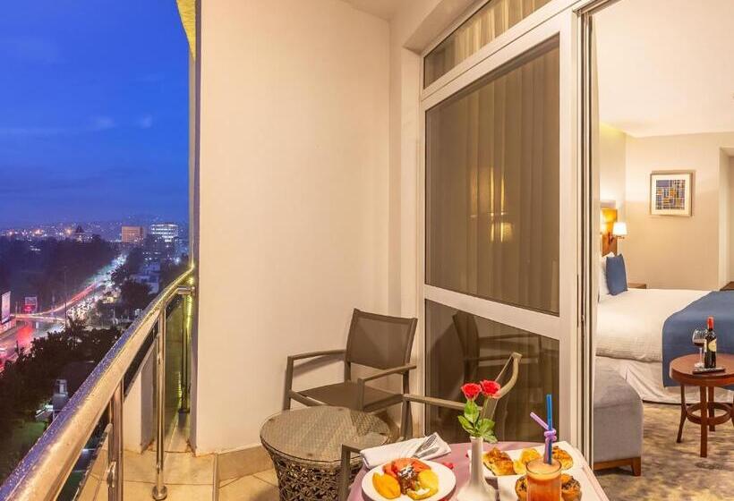 Quarto Superior Cama King, Golden Tulip Canaan Kampala