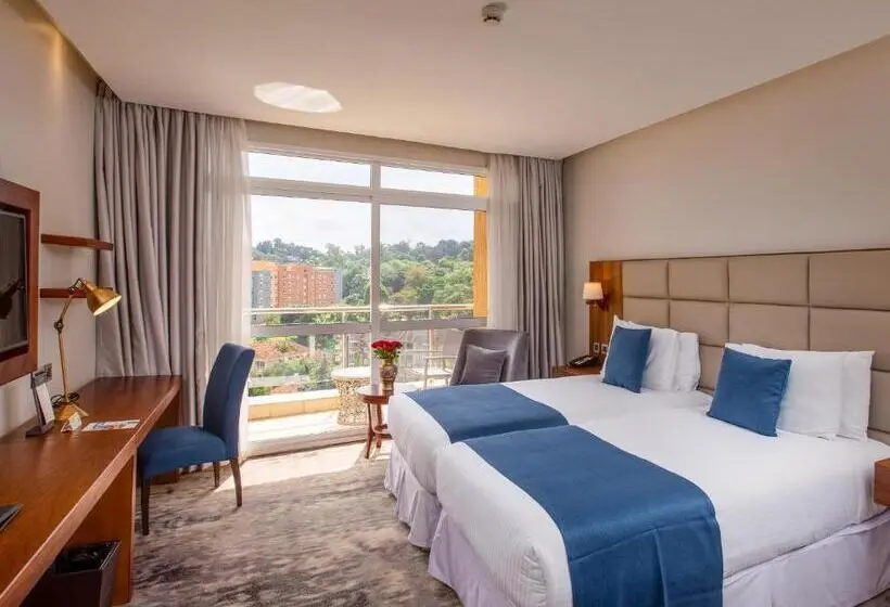 バルコニー付きスーペリアルーム, Golden Tulip Canaan Kampala