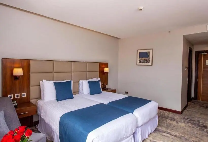 バルコニー付きスーペリアルーム, Golden Tulip Canaan Kampala