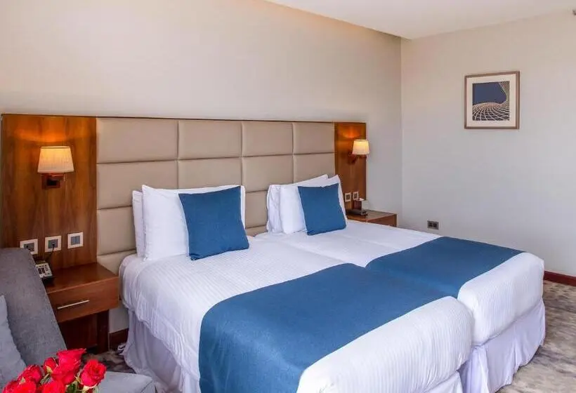 バルコニー付きスーペリアルーム, Golden Tulip Canaan Kampala