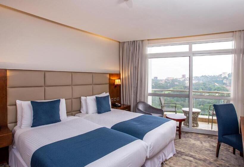 Quarto Deluxe com Sacada, Golden Tulip Canaan Kampala