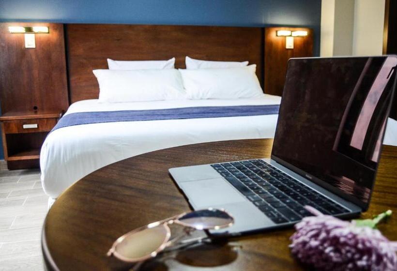 جناح سرير كينج, San Agustin Plaza