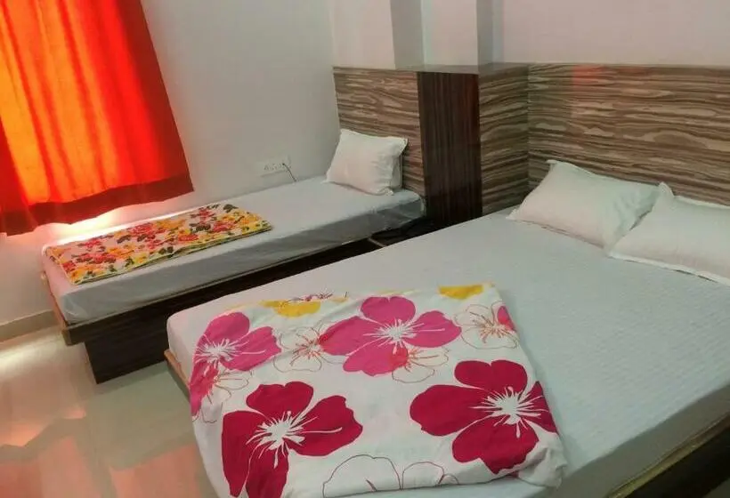 اتاق استاندارد سه نفره, Thikana Palace