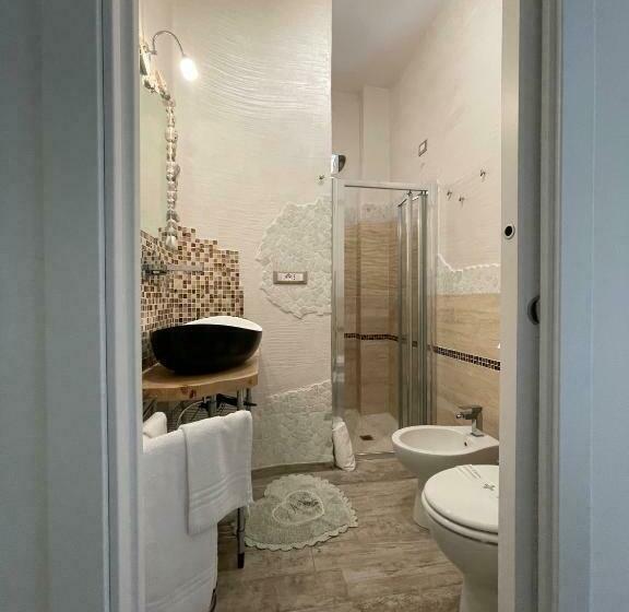 اتاق لوکس چهار تخته, Lagarolina Del Conero B&b