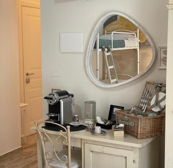 اتاق لوکس چهار تخته, Lagarolina Del Conero B&b