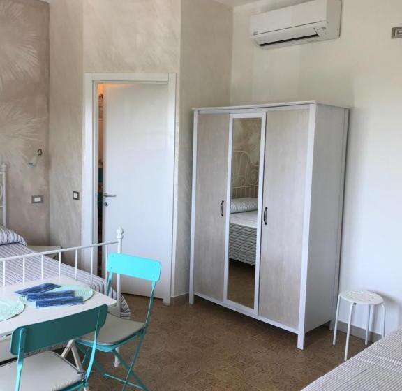 اتاق لوکس سه تخته, Lagarolina Del Conero B&b