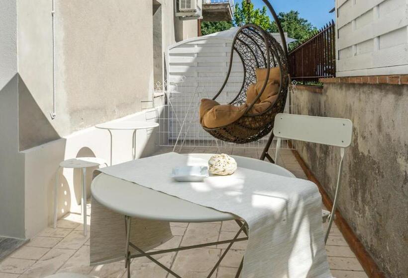 اتاق لوکس چهار تخته, Lagarolina Del Conero B&b