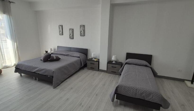 バルコニー付きスタンダードトリプルルーム, Casa Giulù