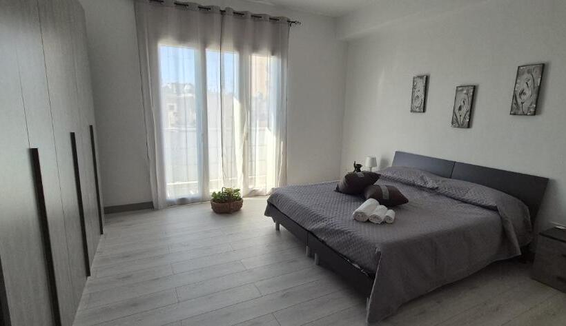 バルコニー付きスタンダードトリプルルーム, Casa Giulù